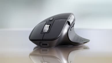 MX Master 3S per il business posizionato sul tavolo